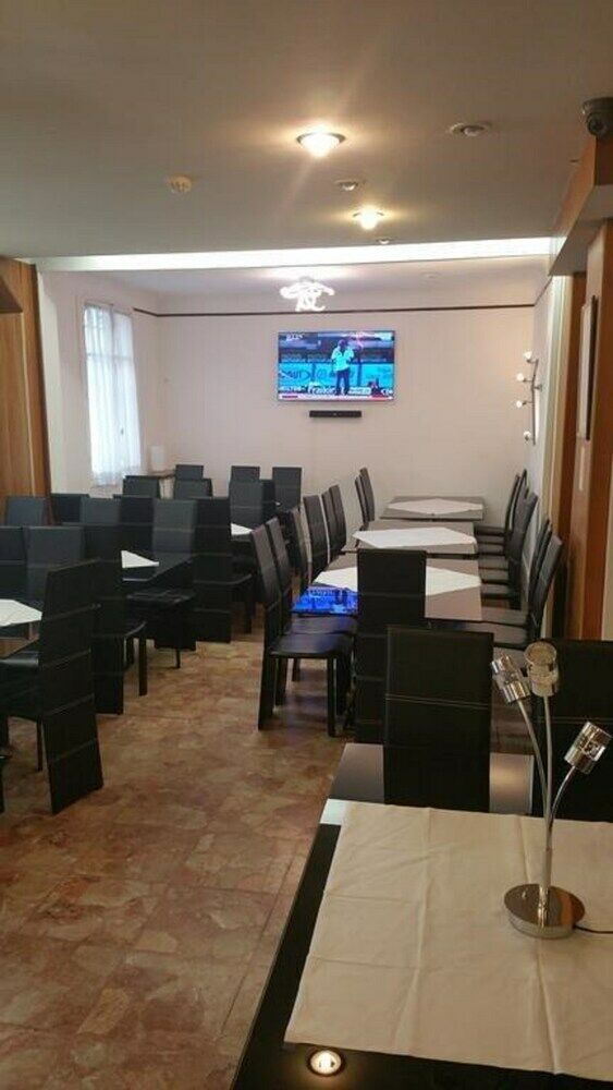 פריז Hotel Luxia מראה חיצוני תמונה